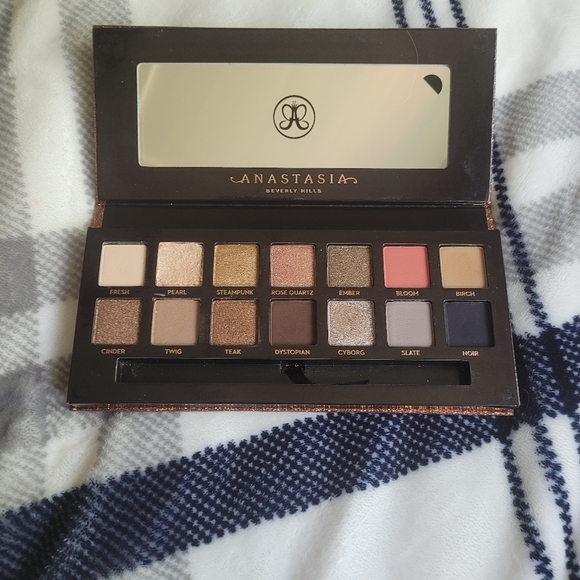 Anastasia Beverly Hills - Sultry Eyeshadow Palette - Picture 1 of 2